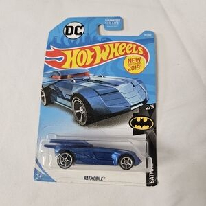 Hot‎ Wheels Blue Batmobile 2/5